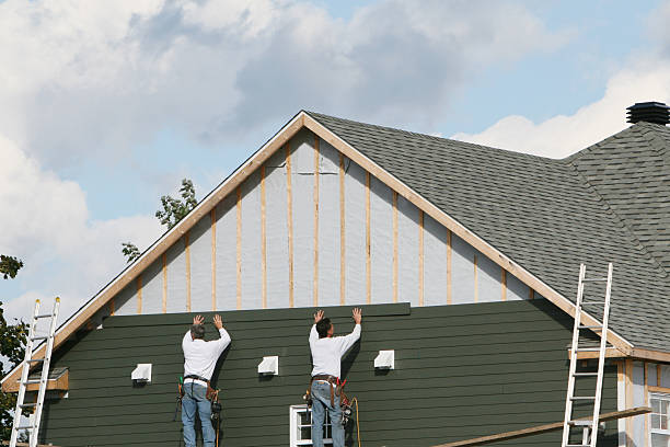 Professional Emergency Siding Repair technician working in Bloomingburg, OH